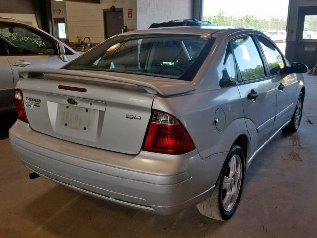 1FAFP34N25W164695 - 2005 FORD FOCUS ZX4 SILVER photo 4