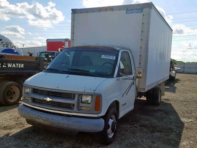 1GBJG31R311118221 - 2001 CHEVROLET EXPRESS CU WHITE photo 2