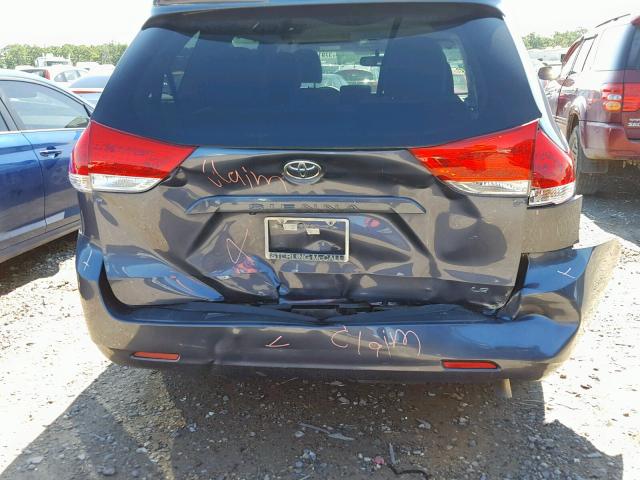 5TDKK3DC4ES493064 - 2014 TOYOTA SIENNA LE BLUE photo 9