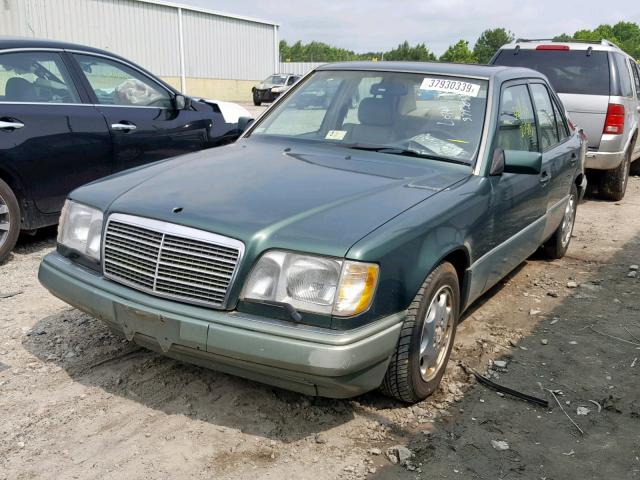 WDBEA32E4RC148224 - 1994 MERCEDES-BENZ E 320 GREEN photo 2