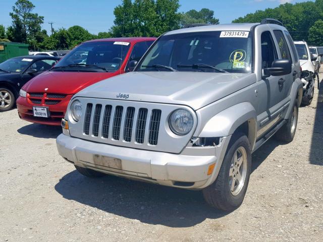 1J4GL38K15W671317 - 2005 JEEP LIBERTY RE SILVER photo 2