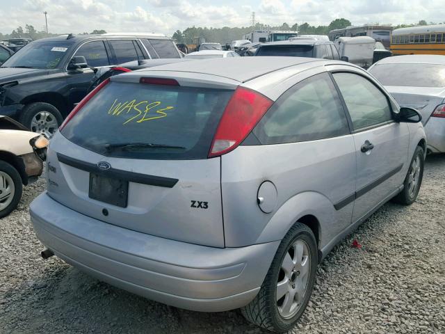 3FAFP31342R234229 - 2002 FORD FOCUS ZX3 SILVER photo 4