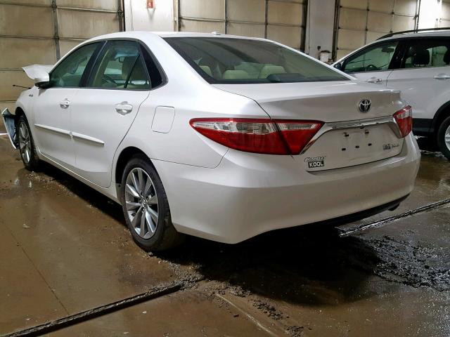 4T1BD1FK2FU147770 - 2015 TOYOTA CAMRY HYBR WHITE photo 3