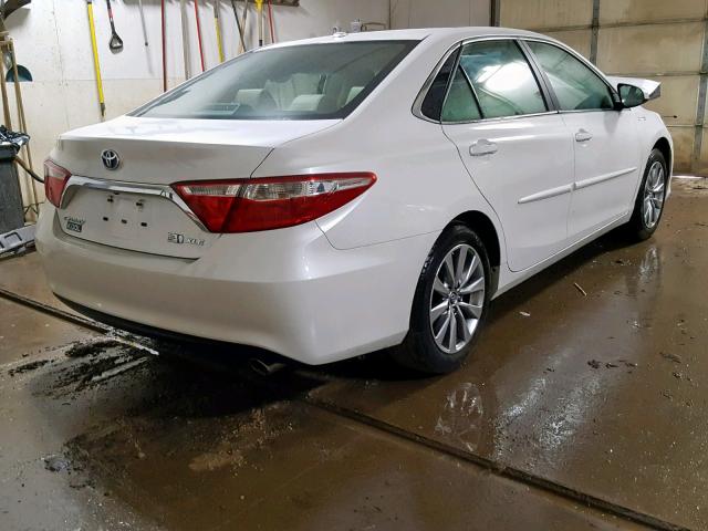 4T1BD1FK2FU147770 - 2015 TOYOTA CAMRY HYBR WHITE photo 4