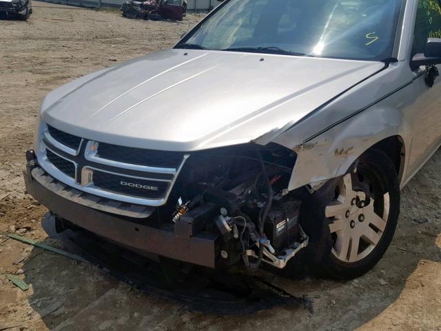 1B3BD4FB2BN609028 - 2011 DODGE AVENGER EX SILVER photo 9