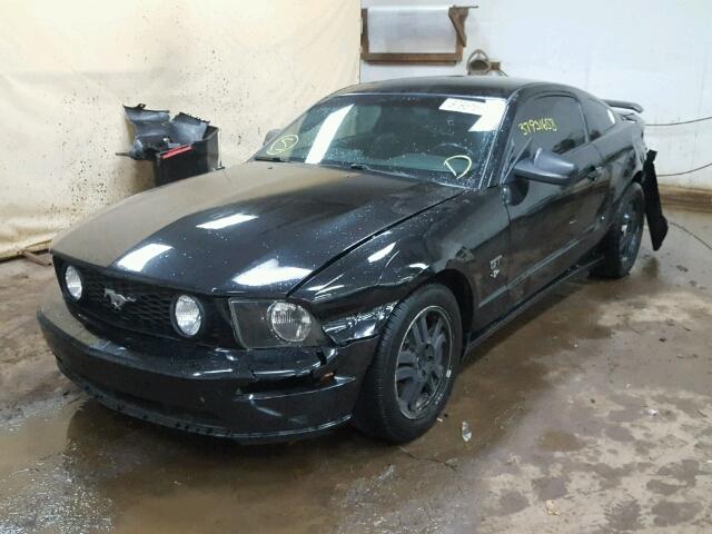 1ZVHT82H755108604 - 2005 FORD MUSTANG GT BLACK photo 2