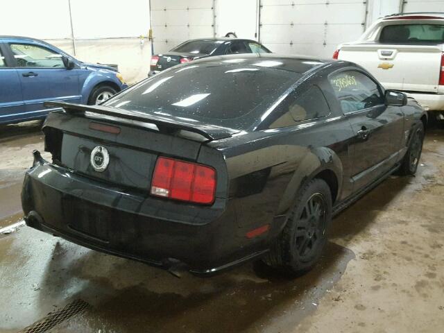 1ZVHT82H755108604 - 2005 FORD MUSTANG GT BLACK photo 4