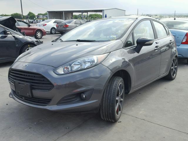 3FADP4EJ9GM173955 - 2016 FORD FIESTA SE GRAY photo 2