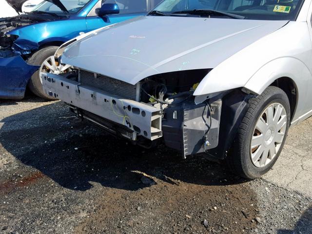 1FAFP34N26W101162 - 2006 FORD FOCUS ZX4 SILVER photo 9