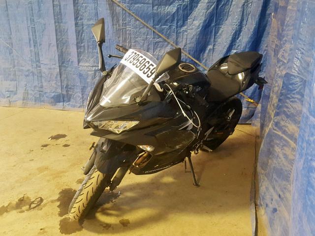 JKAEXKH19JDA09829 - 2018 KAWASAKI EX400 BLACK photo 2