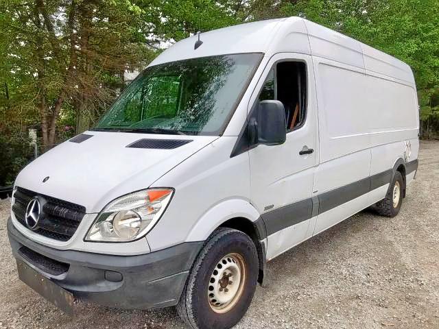 WD3PE8CB0B5572634 - 2011 MERCEDES-BENZ SPRINTER 2 WHITE photo 2