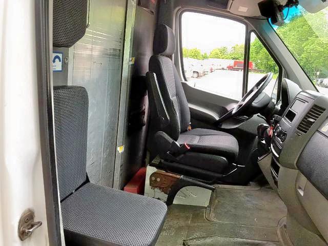 WD3PE8CB0B5572634 - 2011 MERCEDES-BENZ SPRINTER 2 WHITE photo 6