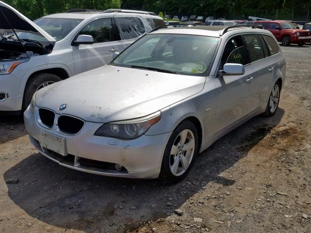 WBANN73546CN00433 - 2006 BMW 530 XIT SILVER photo 2