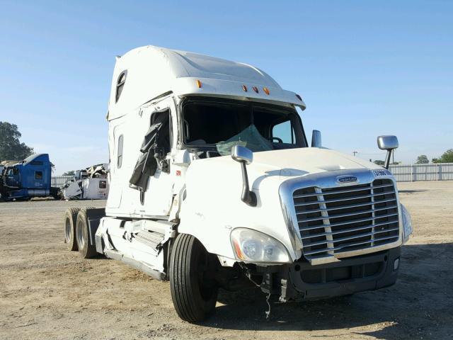 1FUJGLDR6CSBL3330 - 2012 FREIGHTLINER CASCADIA 1 WHITE photo 1