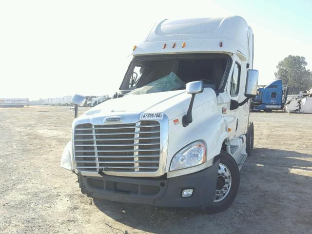 1FUJGLDR6CSBL3330 - 2012 FREIGHTLINER CASCADIA 1 WHITE photo 2