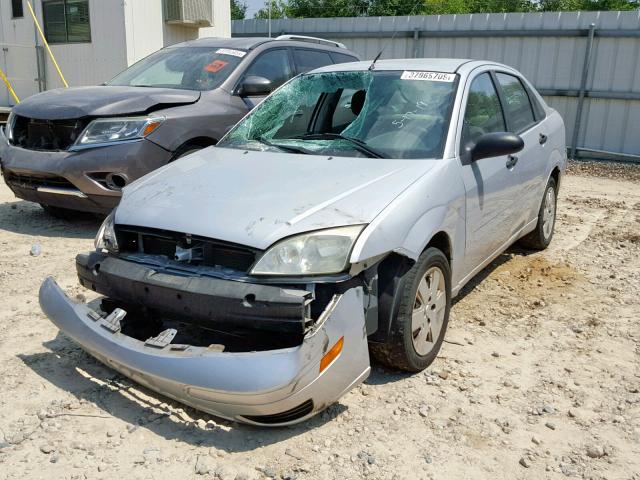 1FAFP34N86W142489 - 2006 FORD FOCUS ZX4 SILVER photo 2