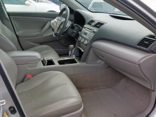 4T1BF3EKXBU167797 - 2011 TOYOTA CAMRY BASE SILVER photo 5