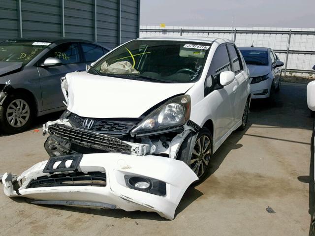 JHMGE8H56DC064349 - 2013 HONDA FIT SPORT WHITE photo 2