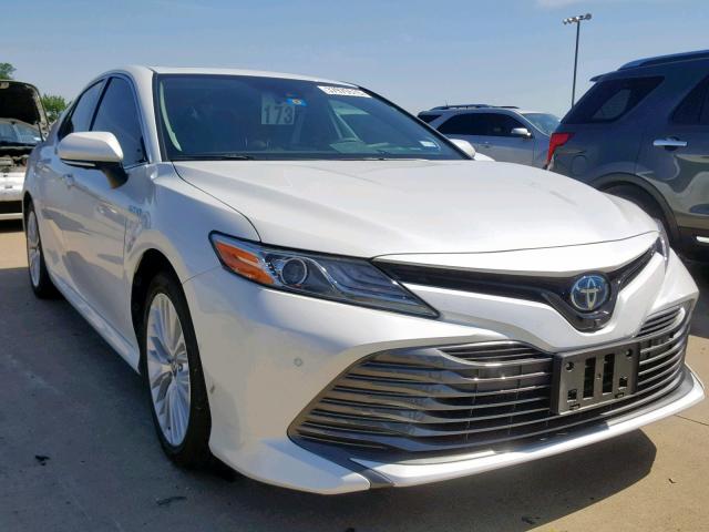 4T1B21HK1KU511707 - 2019 TOYOTA CAMRY HYBR WHITE photo 1