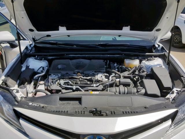 4T1B21HK1KU511707 - 2019 TOYOTA CAMRY HYBR WHITE photo 7