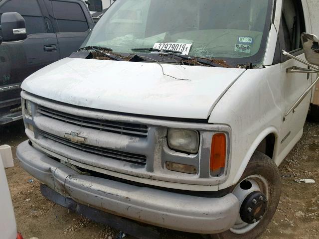 1GBJG31R711148225 - 2001 CHEVROLET EXPRESS CU WHITE photo 10