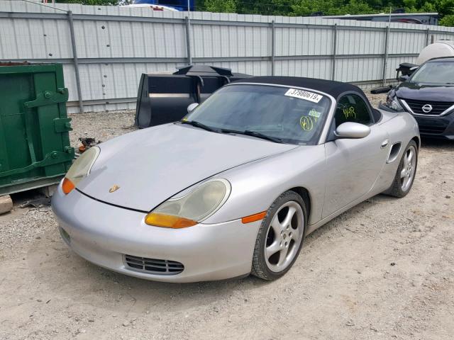 WP0CA2989YU626553 - 2000 PORSCHE BOXSTER SILVER photo 2