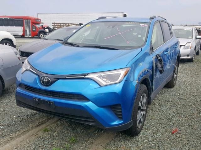 JTMZFREVXJJ738561 - 2018 TOYOTA RAV4 LE BLUE photo 2