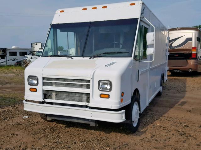 4UZAANBW62CK26475 - 2002 FREIGHTLINER CHASSIS M WHITE photo 2