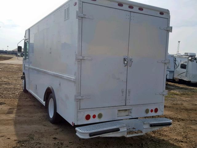 4UZAANBW62CK26475 - 2002 FREIGHTLINER CHASSIS M WHITE photo 3