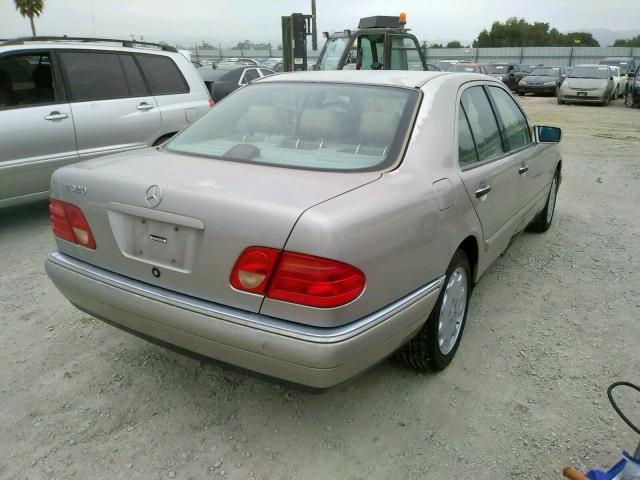 WDBJF65F7WA512858 - 1998 MERCEDES-BENZ E 320 GOLD photo 4