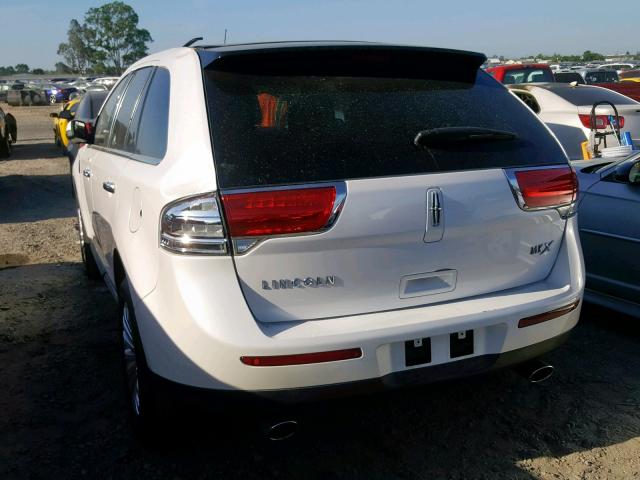 2LMDJ6JK0BBJ30685 - 2011 LINCOLN MKX WHITE photo 3