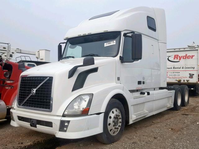 4V4NC9EJ3CN553028 - 2012 VOLVO VN VNL WHITE photo 2