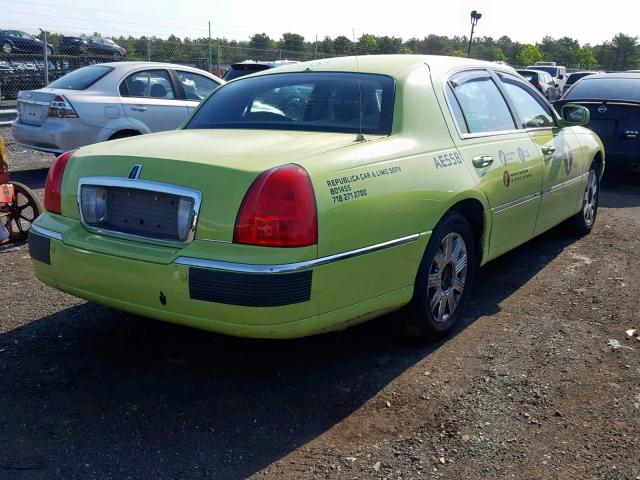 1LNHM83W33Y637925 - 2003 LINCOLN TOWN CAR C GREEN photo 4