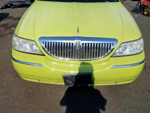 1LNHM83W33Y637925 - 2003 LINCOLN TOWN CAR C GREEN photo 7