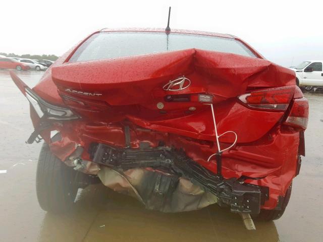 3KPC24A35JE014010 - 2018 HYUNDAI ACCENT SE RED photo 9