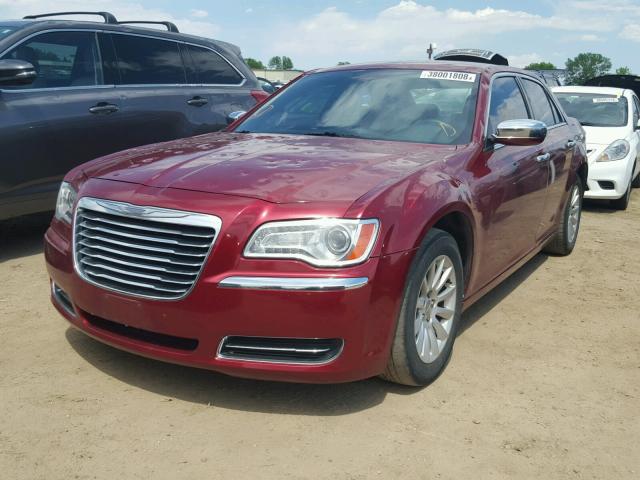 2C3CCAAGXDH732986 - 2013 CHRYSLER 300 MAROON photo 2