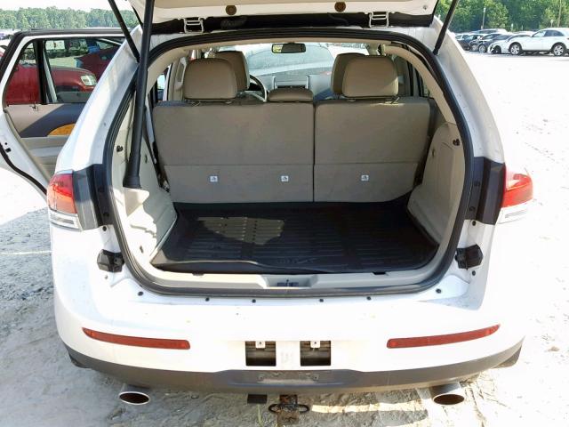 2LMDJ6JK2FBL30828 - 2015 LINCOLN MKX WHITE photo 9