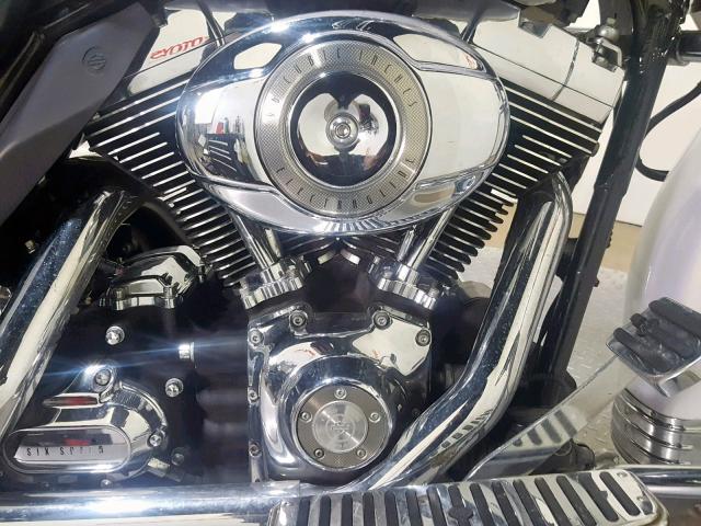 1HD1FC4118Y690862 - 2008 HARLEY-DAVIDSON FLHTCUI WHITE photo 11