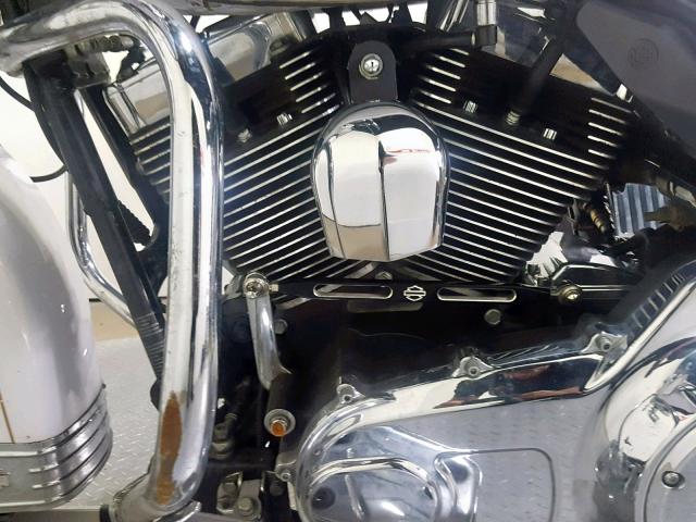 1HD1FC4118Y690862 - 2008 HARLEY-DAVIDSON FLHTCUI WHITE photo 12