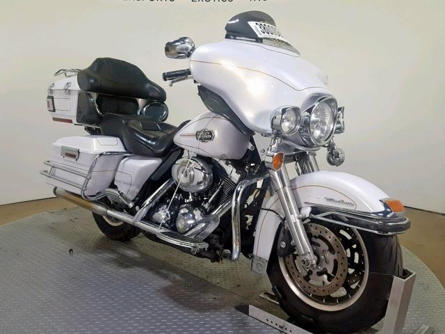 1HD1FC4118Y690862 - 2008 HARLEY-DAVIDSON FLHTCUI WHITE photo 2