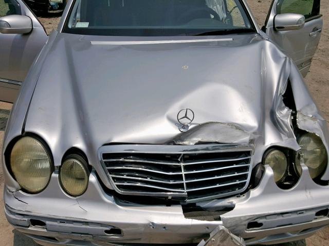 WDBJF65J42B417635 - 2002 MERCEDES-BENZ E 320 SILVER photo 7