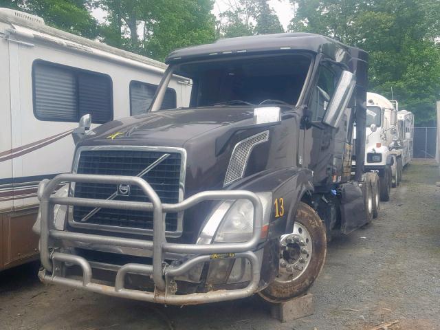 4V4NC9EH2EN163991 - 2014 VOLVO VN VNL BROWN photo 2