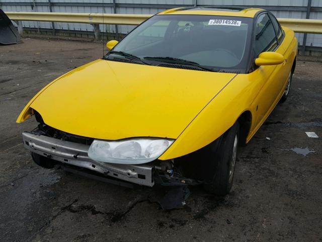 1G8ZY12751Z108847 - 2001 SATURN SC2 YELLOW photo 2