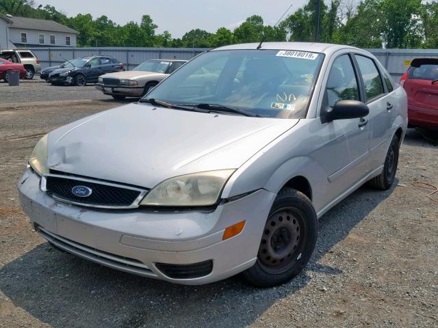 1FAFP34NX7W101590 - 2007 FORD FOCUS ZX4 SILVER photo 2