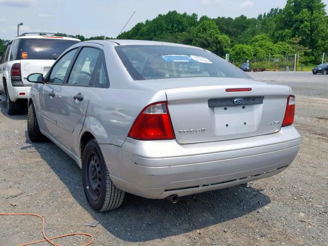 1FAFP34NX7W101590 - 2007 FORD FOCUS ZX4 SILVER photo 3