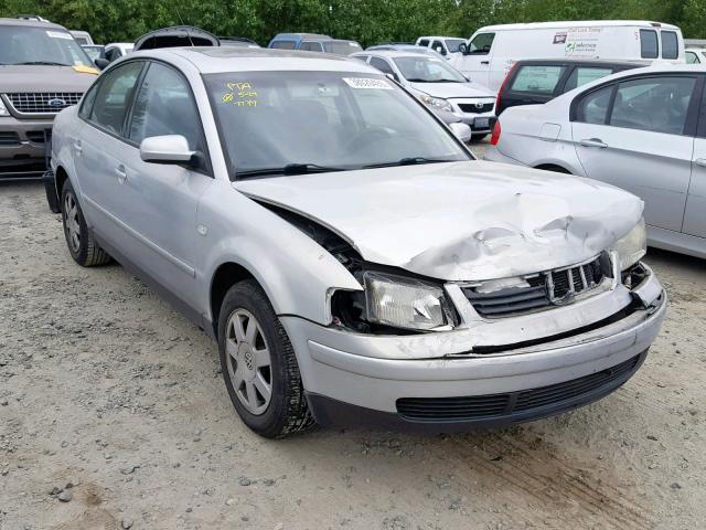 WVWMA23B1YP355835 - 2000 VOLKSWAGEN PASSAT GLS SILVER photo 1