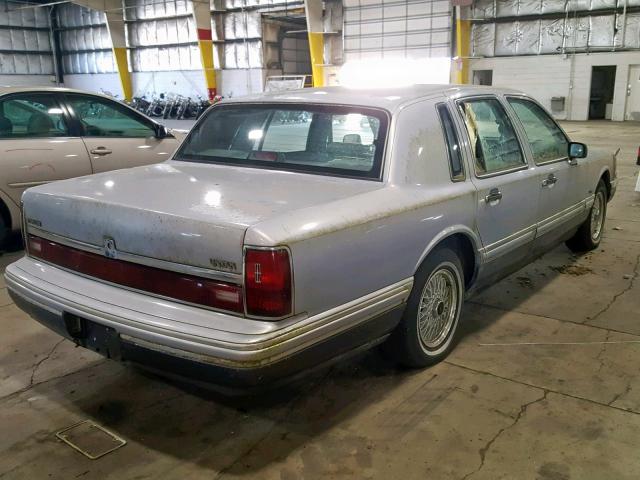 1LNLM82W0PY769705 - 1993 LINCOLN TOWN CAR S SILVER photo 4