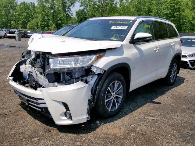 5TDJZRFH7JS872475 - 2018 TOYOTA HIGHLANDER WHITE photo 2