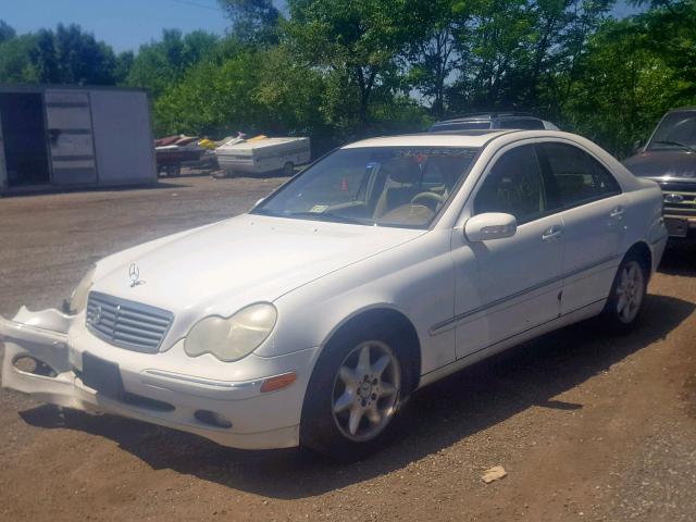 WDBRF61J32F182016 - 2002 MERCEDES-BENZ C 240 WHITE photo 2