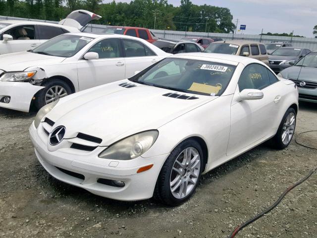 WDBWK54FX8F181924 - 2008 MERCEDES-BENZ SLK 280 WHITE photo 2